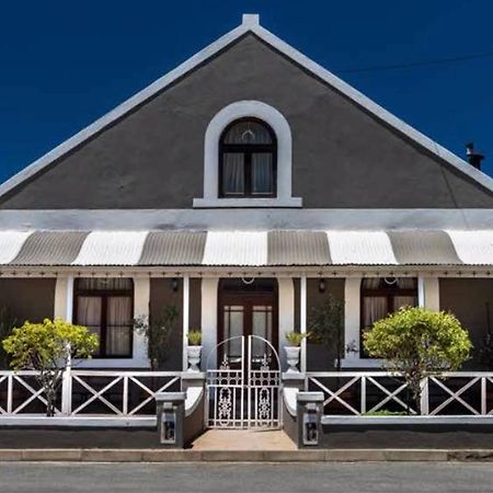 Lord Carnarvon Guesthouse Екстериор снимка