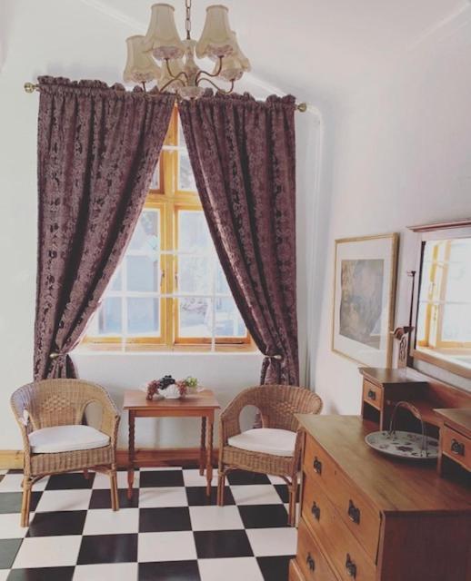 Lord Carnarvon Guesthouse Екстериор снимка
