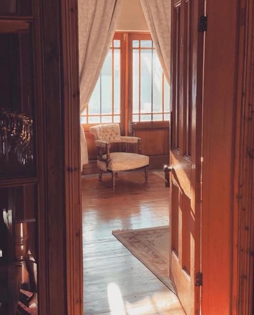 Lord Carnarvon Guesthouse Екстериор снимка